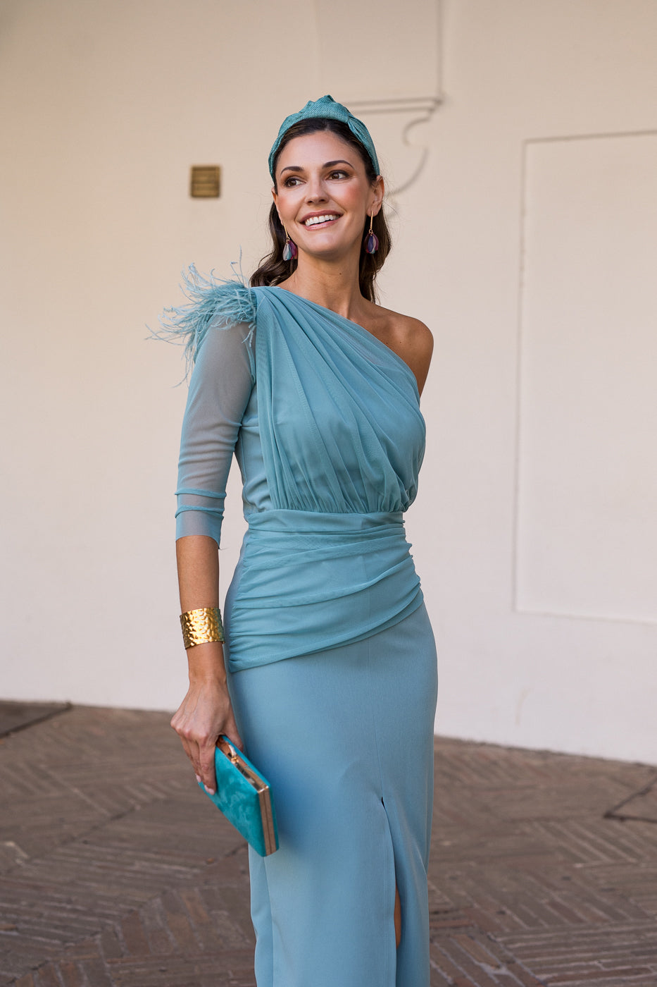 Vestido midi drapeado asimétrico azul pastel