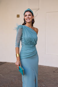 Vestido midi drapeado asimétrico azul pastel