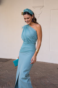 Vestido midi drapeado asimétrico azul pastel