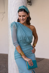 Vestido midi drapeado asimétrico azul pastel