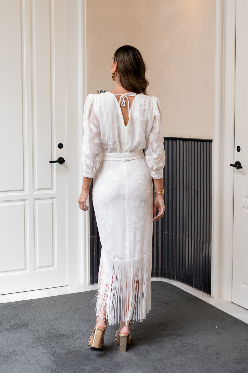 Vestido blanco brocado con flecos - EXCLUSIVO ONLINE