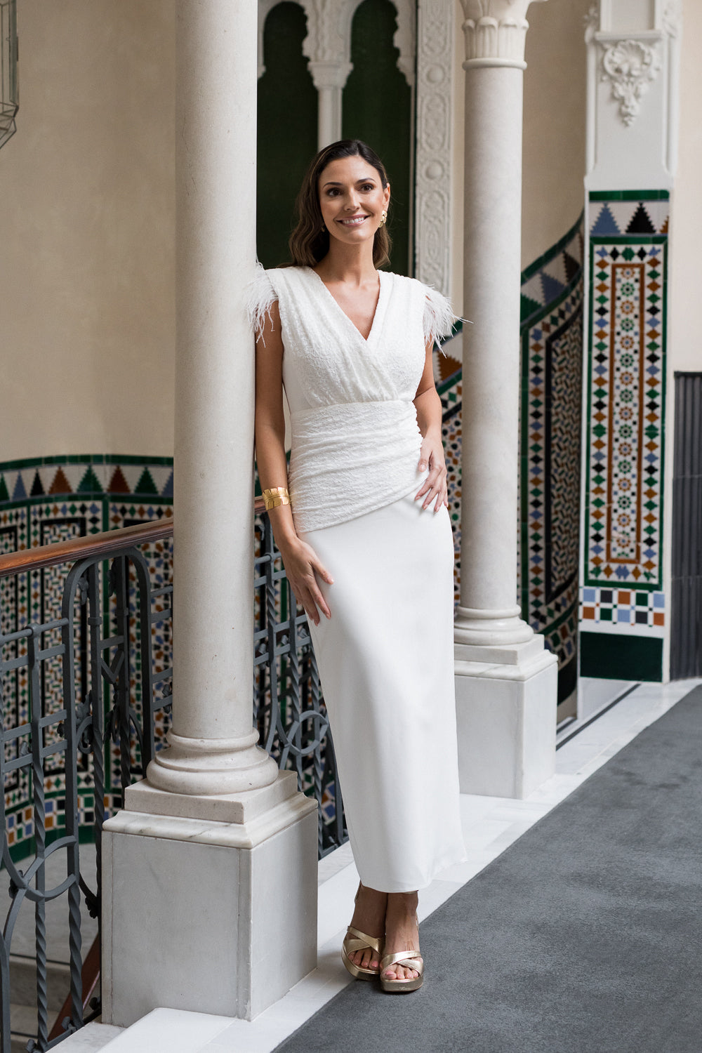 Vestido blanco detalle plumas -EXCLUSIVO ONLINE