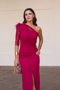 Vestido midi drapeado asimétrico cereza