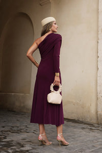 Vestido midi escote asimétrico borgoña