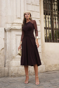 Vestido midi chocolate con falda de vuelo