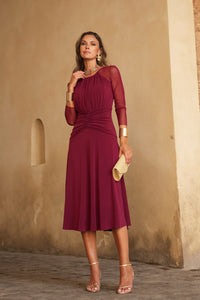 Vestido midi borgoña con falda de vuelo