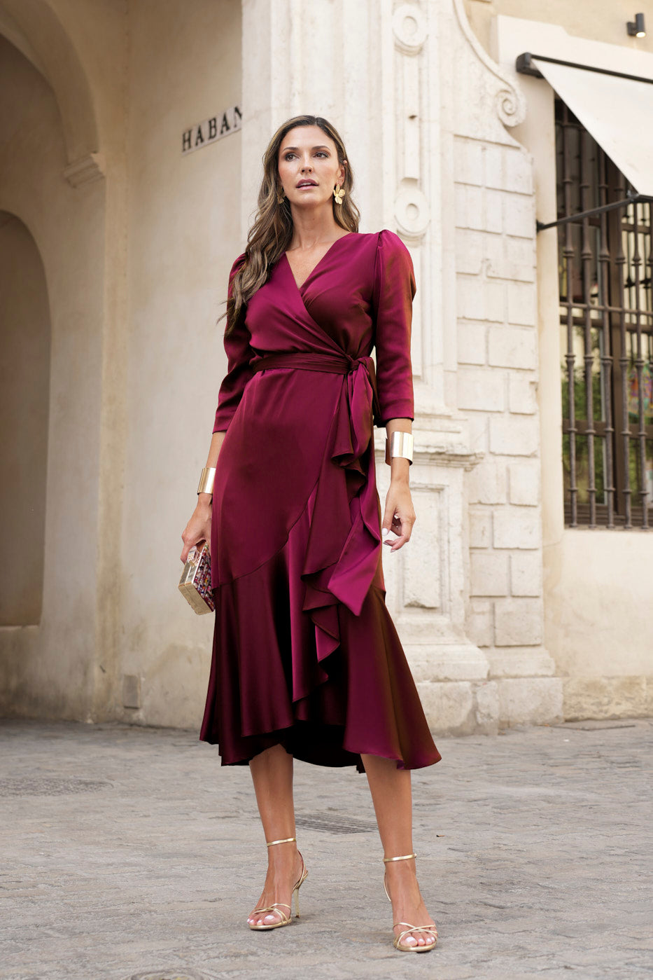 Vestido midi lazada lateral borgoña
