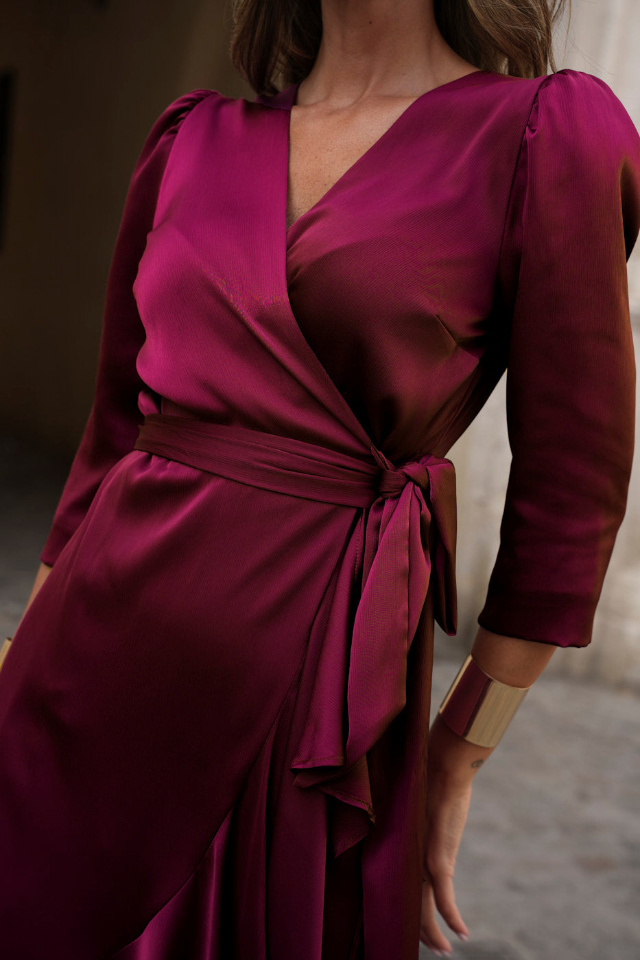 Vestido midi lazada lateral borgoña