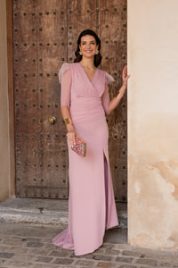 Vestido largo drapeado con escote cruzado rosa nude