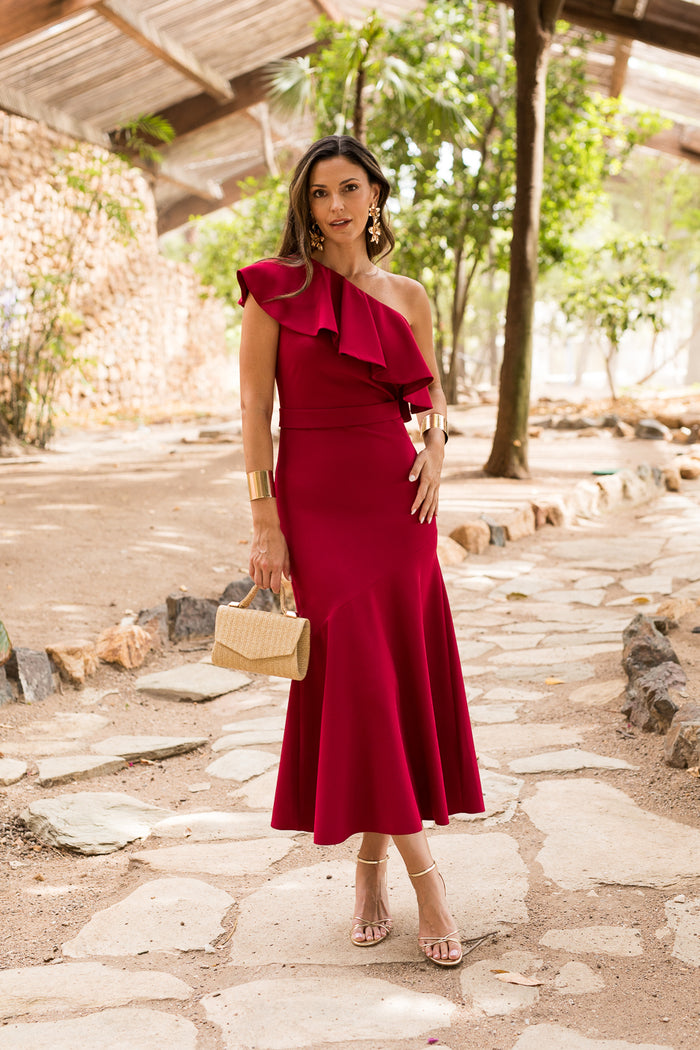Vestido midi escote asimétrico falda vuelo