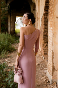 Vestido midi drapeado asimétrico rosa nude