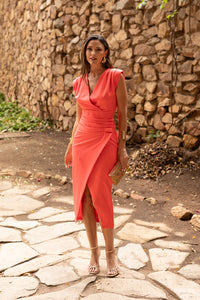 Vestido midi tulipán hombrera coral