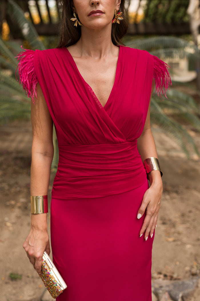 Vestido midi drapeado plumas cereza