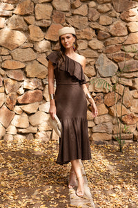 Vestido midi escote asimétrico volante