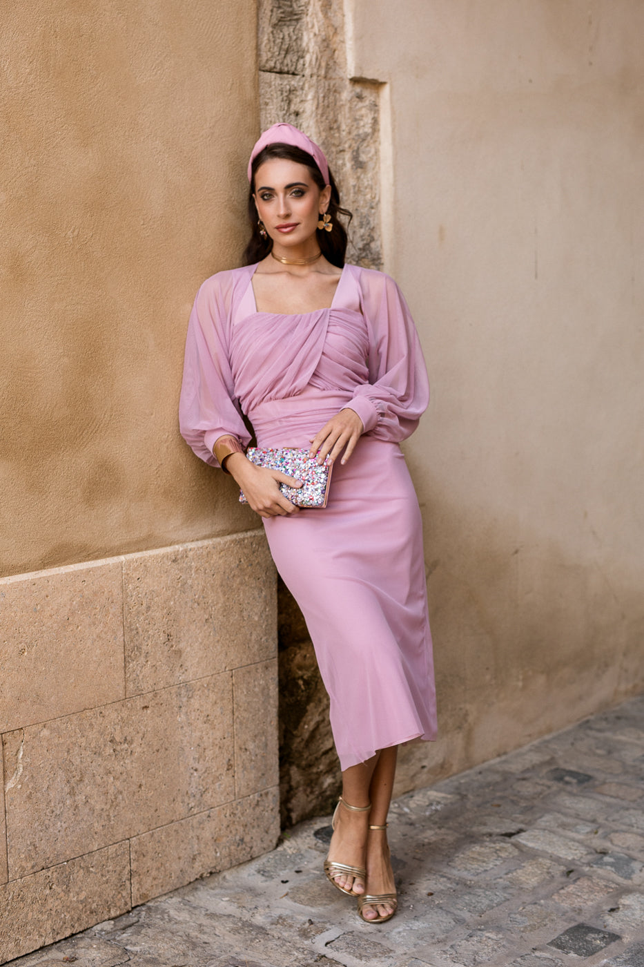 Vestido midi + mangas de tul rosa nude