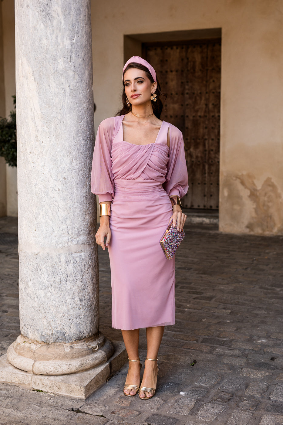 Vestido midi + mangas de tul rosa nude