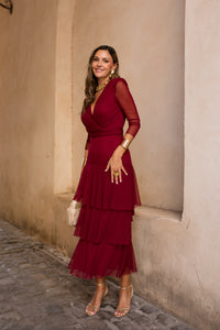 Vestido midi multivolantes burdeos