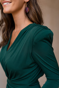 Vestido midi fruncido hombreras verde