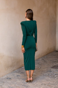 Vestido midi fruncido hombreras verde