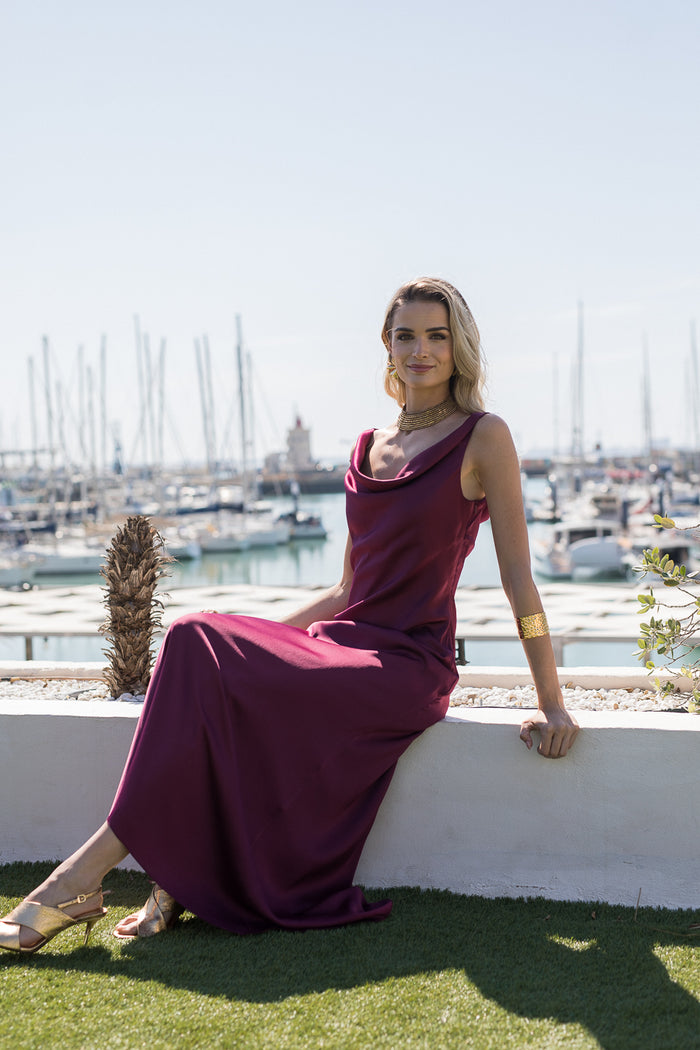 Vestido midi escote cascada cereza