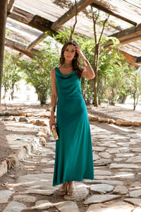 Vestido midi escote cascada verde