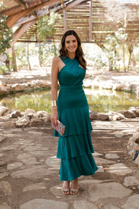 Vestido midi cuello halter multivolantes