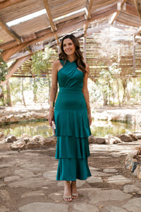 Vestido midi cuello halter multivolantes