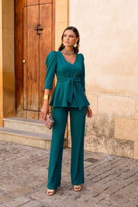 Traje pantalón palazzo con blusa peplum
