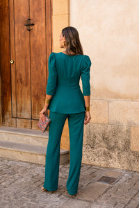 Traje pantalón palazzo con blusa peplum