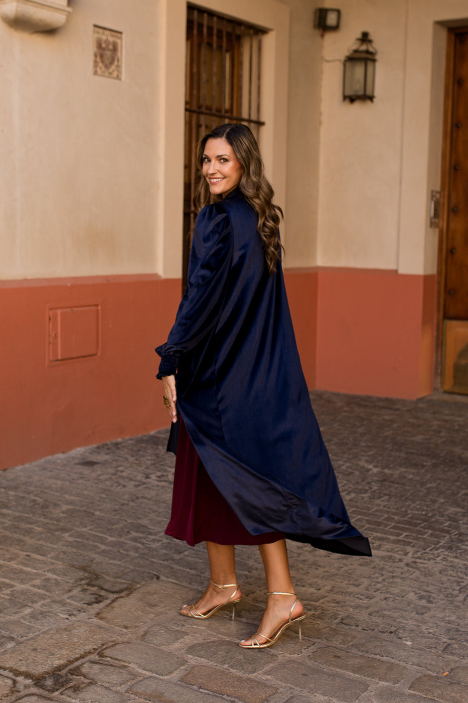 Vestido midi nudo falda vuelo burdeos
