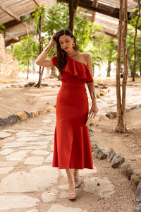 Vestido midi escote asimétrico falda vuelo teja