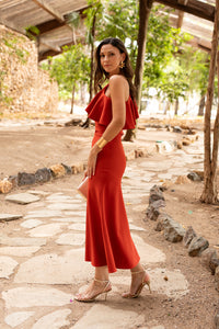 Vestido midi escote asimétrico falda vuelo teja