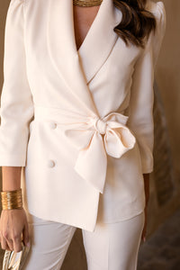 Traje cinturón blanco pantalón recto