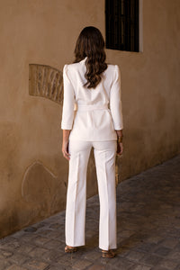 Traje cinturón blanco pantalón recto