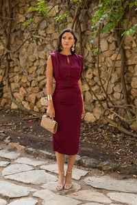 Vestido midi hombreras cereza