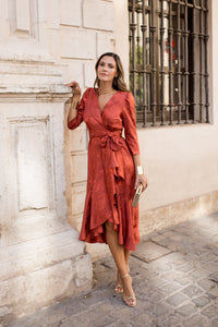 Vestido midi lazada lateral teja