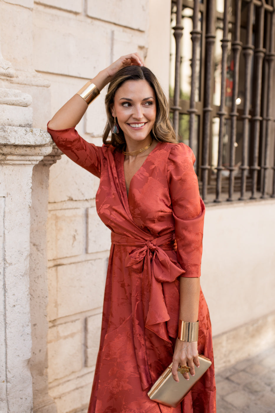 Vestido midi lazada lateral teja