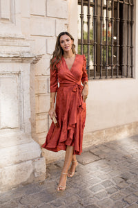 Vestido midi lazada lateral teja