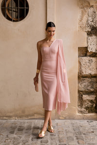 Vestido midi escote asimétrico con capa de gasa