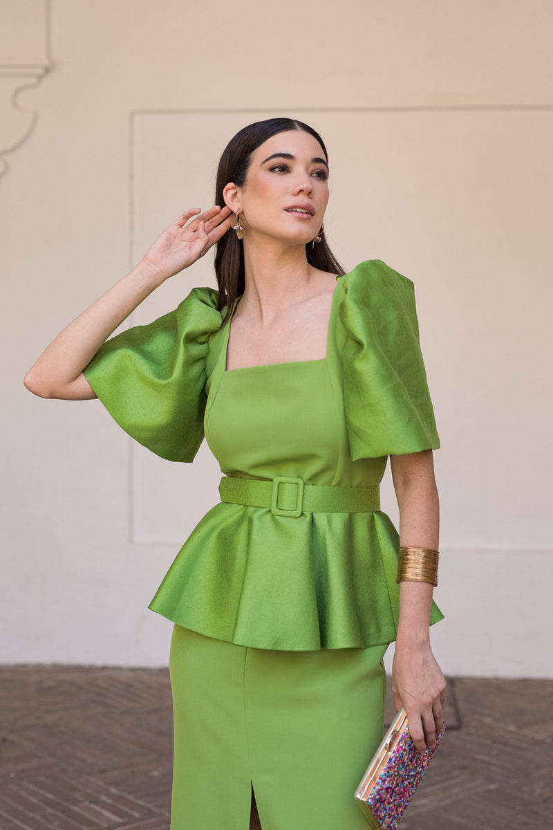 Vestido volante en cintura