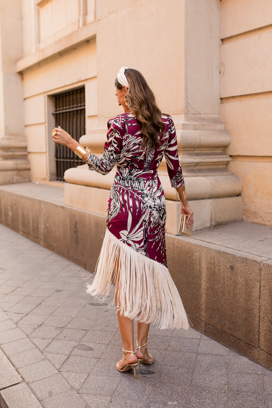 Vestido flecos estampado burdeos
