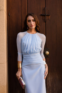 Vestido midi drapeado con mangas de tul escote redondo