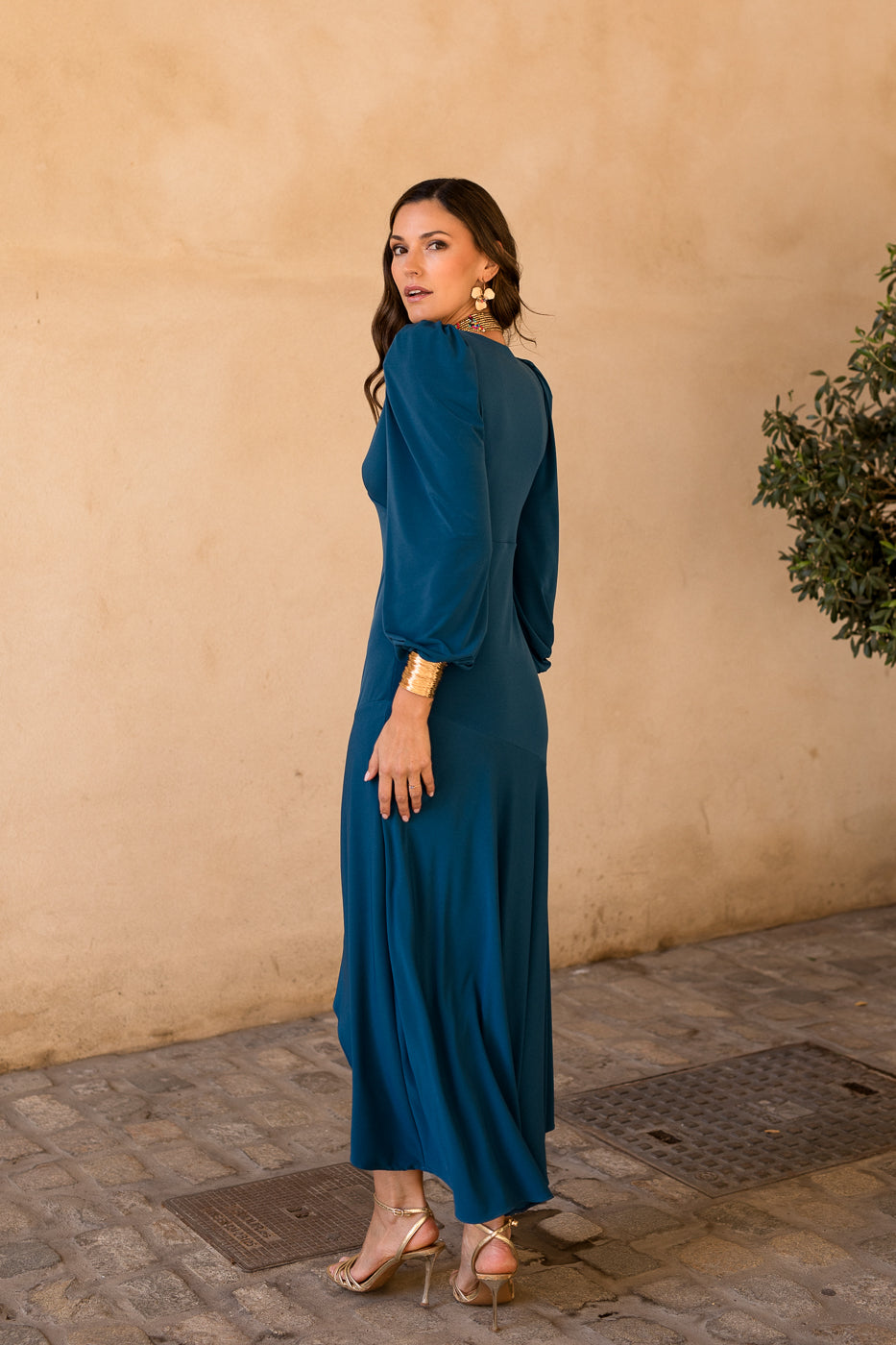 Vestido midi volante asimétrico