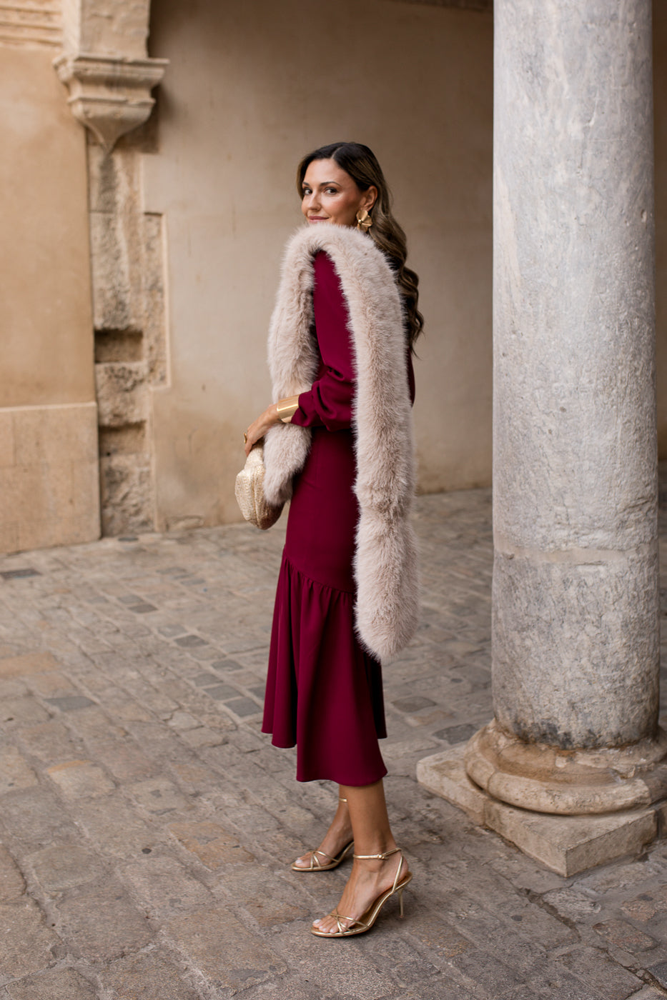Vestido midi volante burdeos