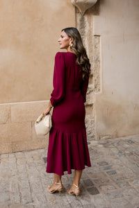 Vestido midi volante burdeos