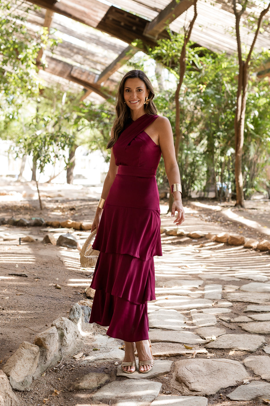 Vestido midi cuello halter multivolantes