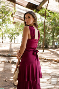 Vestido midi cuello halter multivolantes