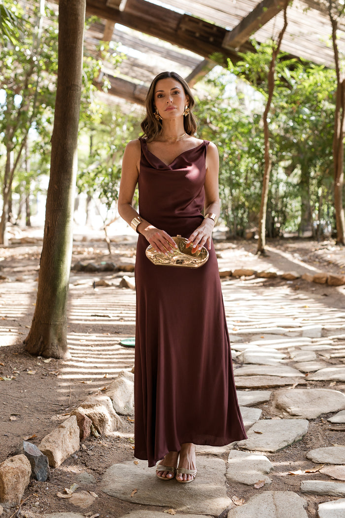 Vestido midi escote cascada chocolate