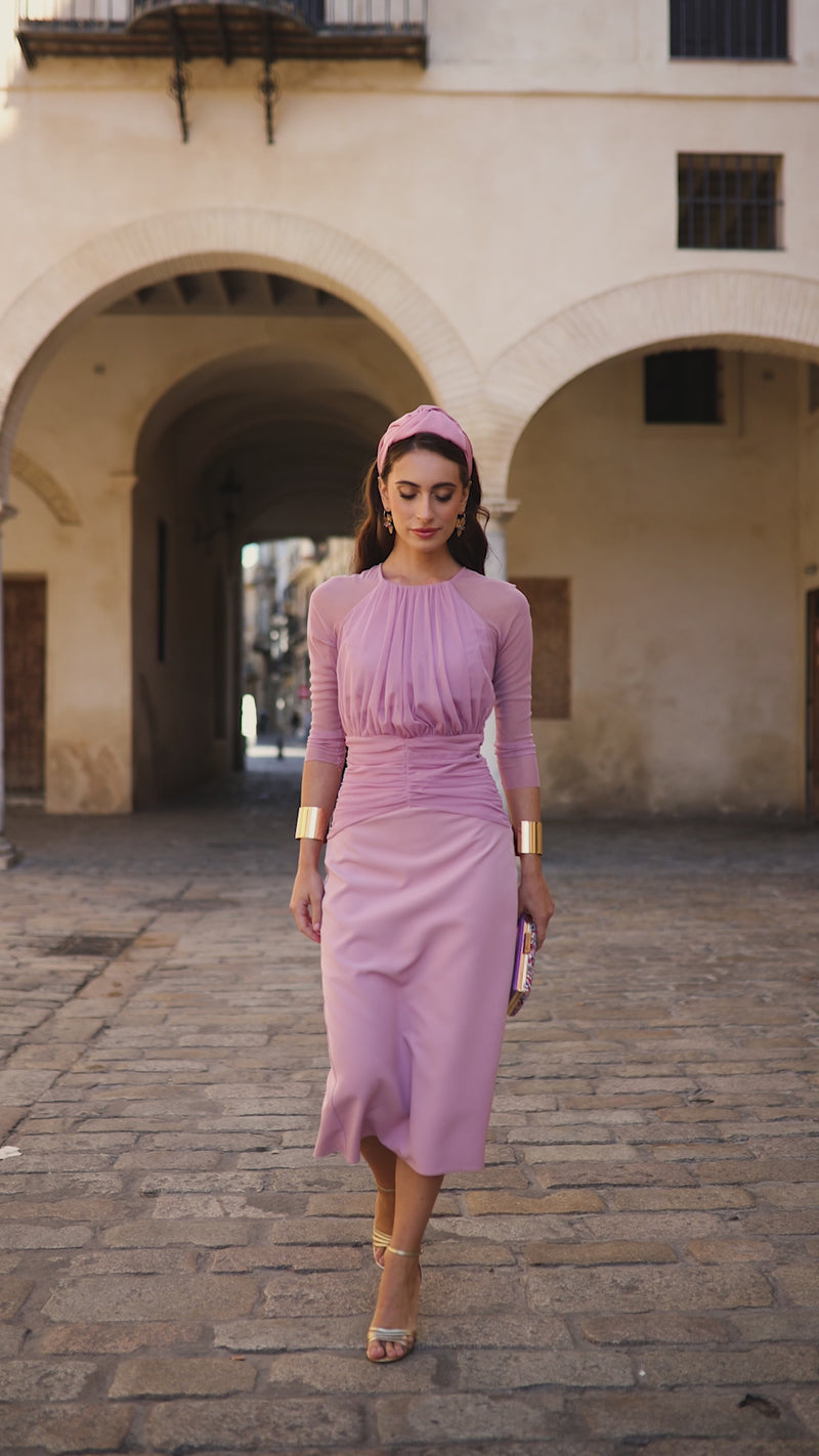 Vestido midi drapeado con mangas de tul escote redondo