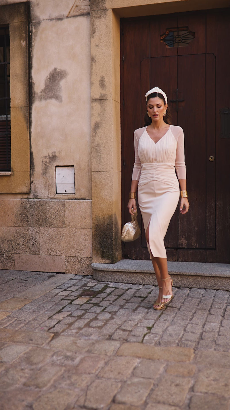 Vestido midi drapeado con mangas de tul